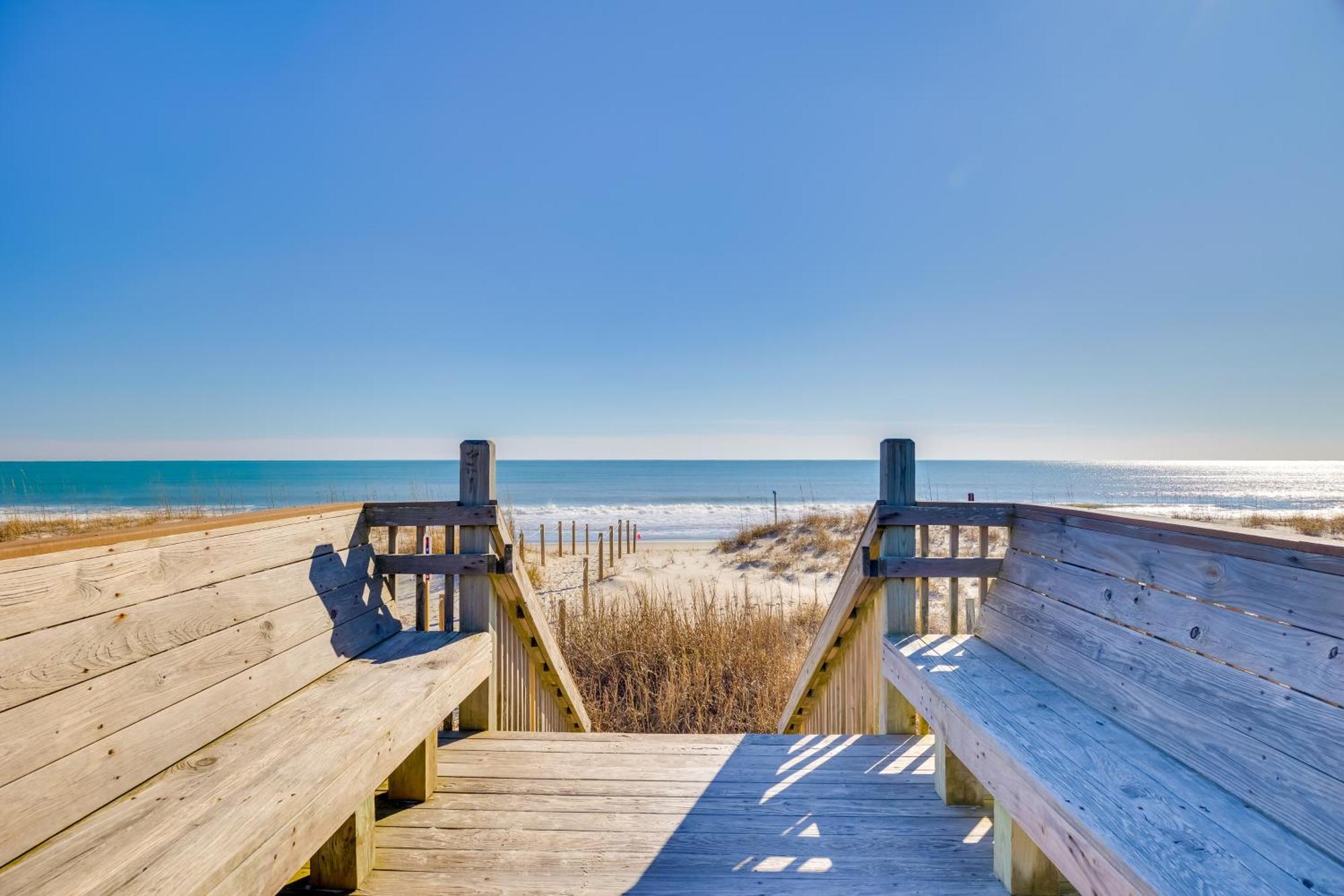 Lovely Emerald Isle Home, Walk To Beach! Εξωτερικό φωτογραφία