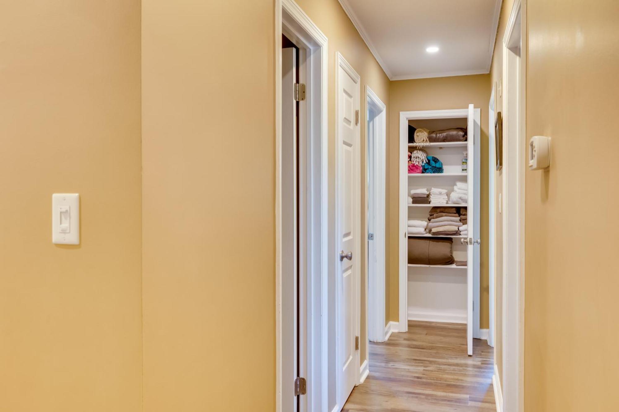 Lovely Emerald Isle Home, Walk To Beach! Εξωτερικό φωτογραφία