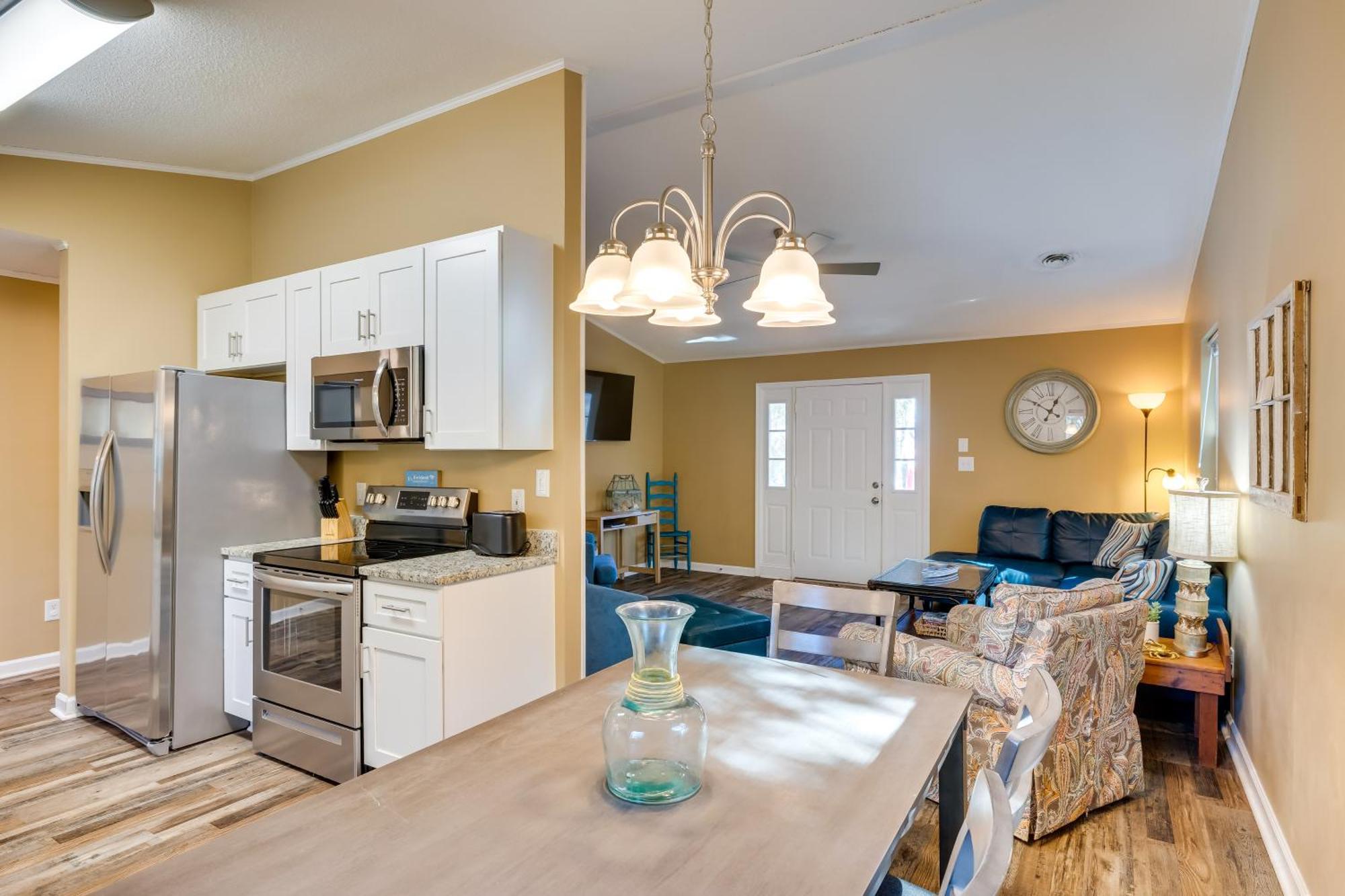 Lovely Emerald Isle Home, Walk To Beach! Εξωτερικό φωτογραφία