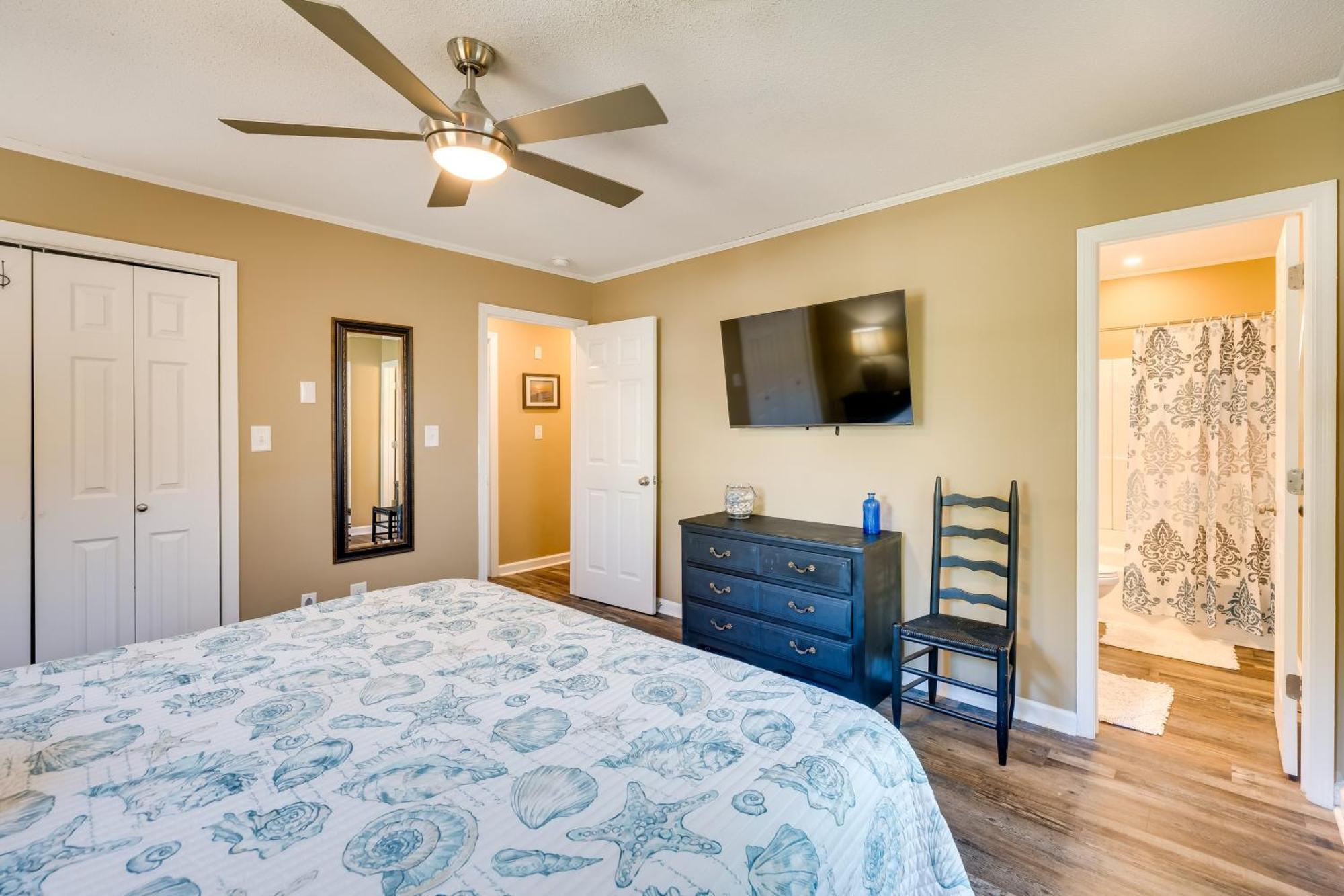 Lovely Emerald Isle Home, Walk To Beach! Εξωτερικό φωτογραφία