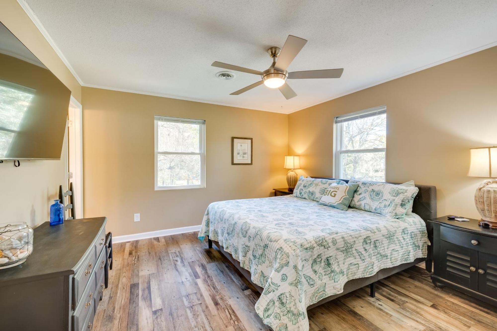 Lovely Emerald Isle Home, Walk To Beach! Εξωτερικό φωτογραφία