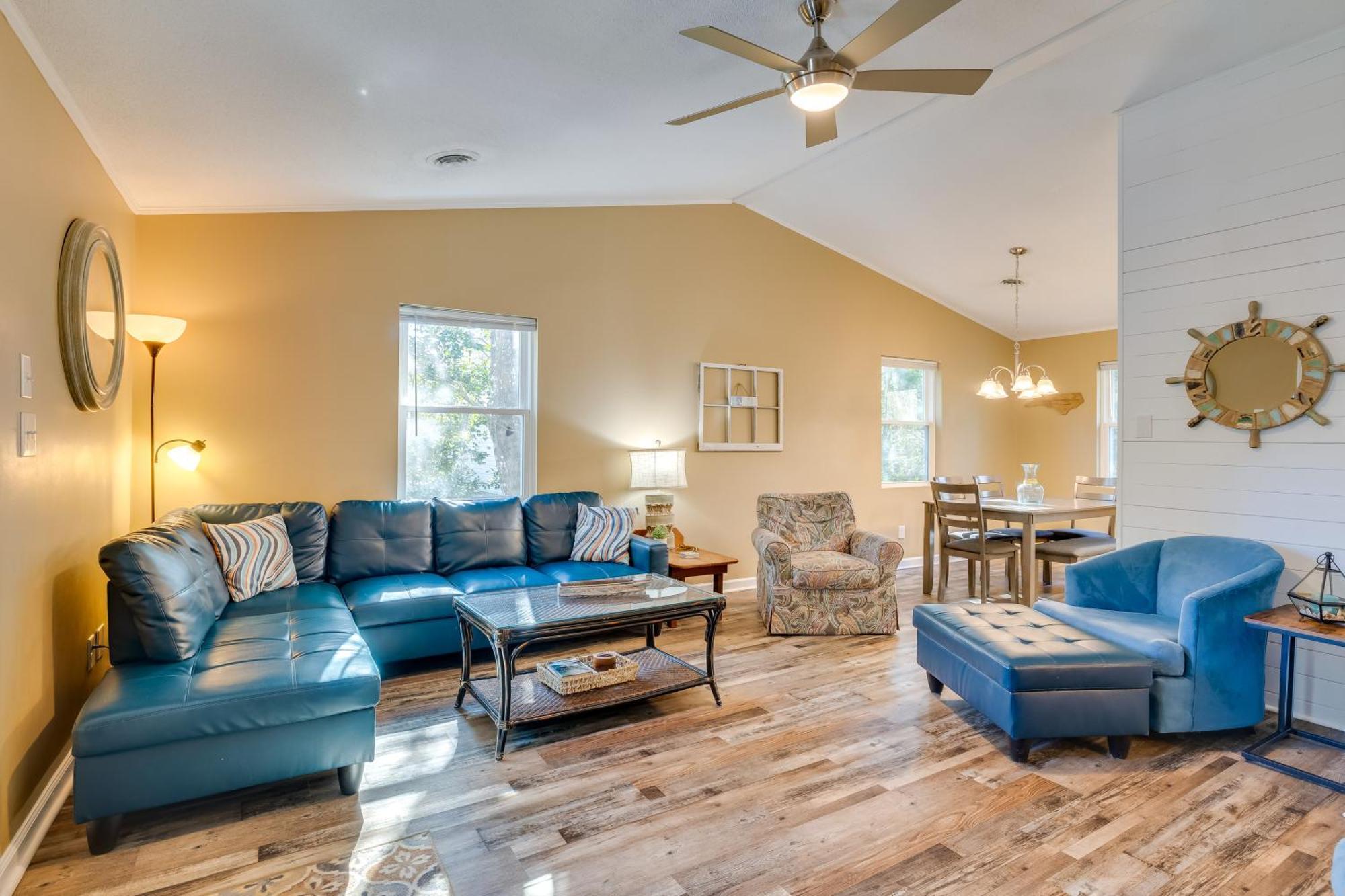 Lovely Emerald Isle Home, Walk To Beach! Εξωτερικό φωτογραφία