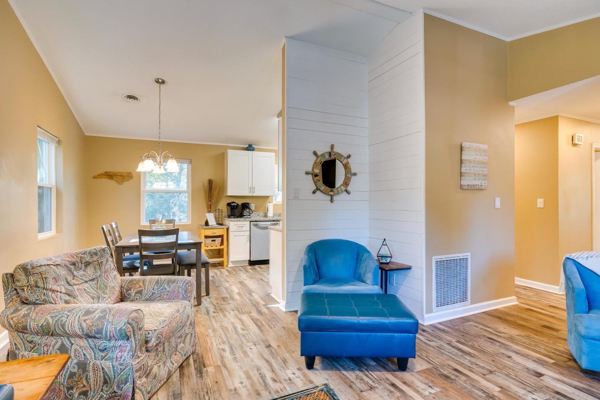 Lovely Emerald Isle Home, Walk To Beach! Εξωτερικό φωτογραφία