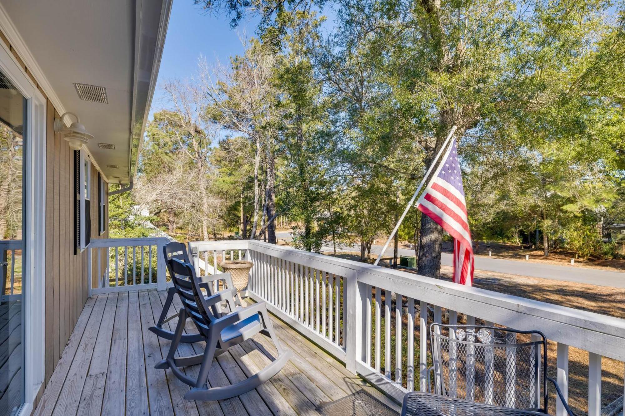 Lovely Emerald Isle Home, Walk To Beach! Εξωτερικό φωτογραφία