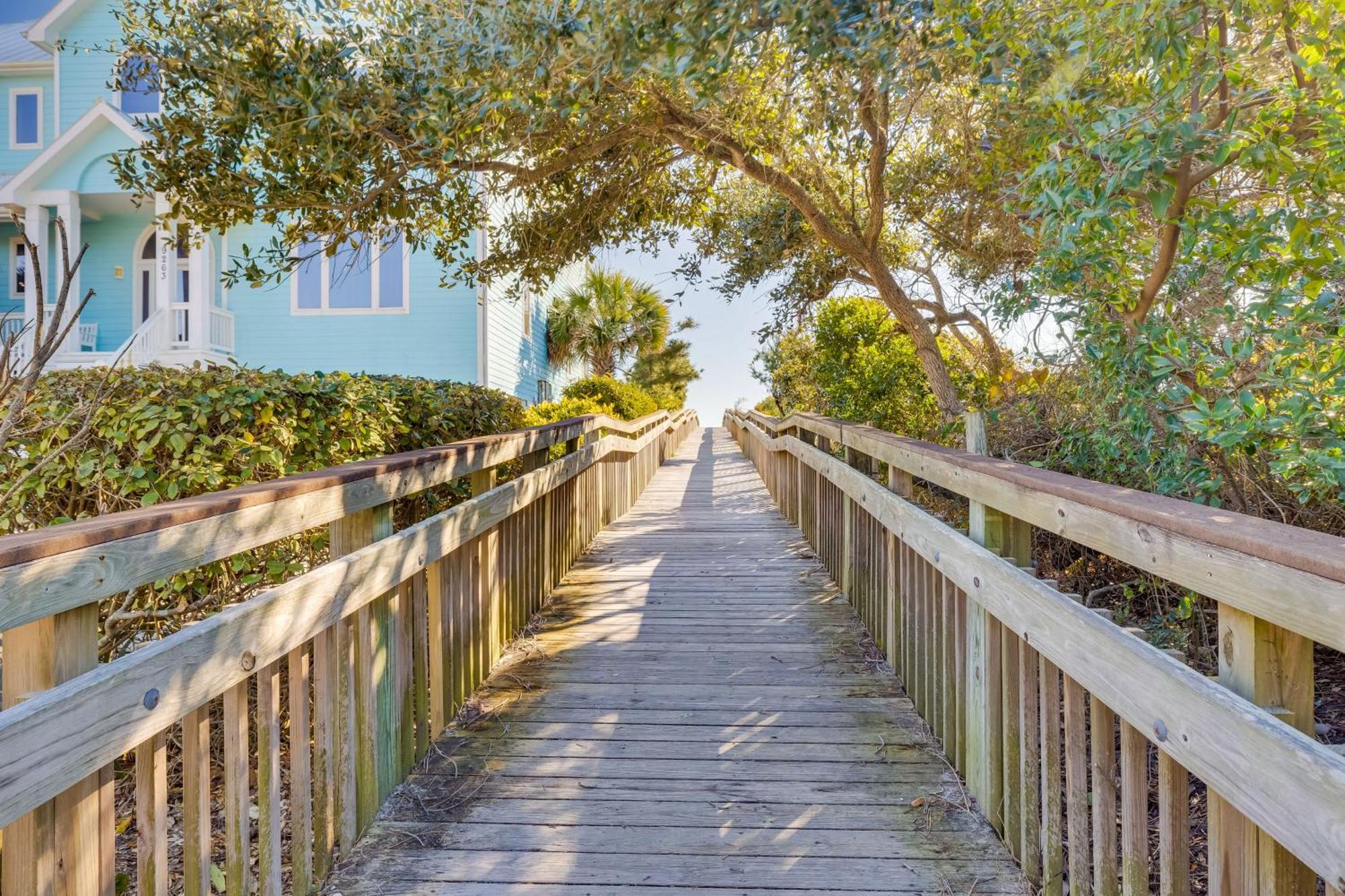 Lovely Emerald Isle Home, Walk To Beach! Εξωτερικό φωτογραφία
