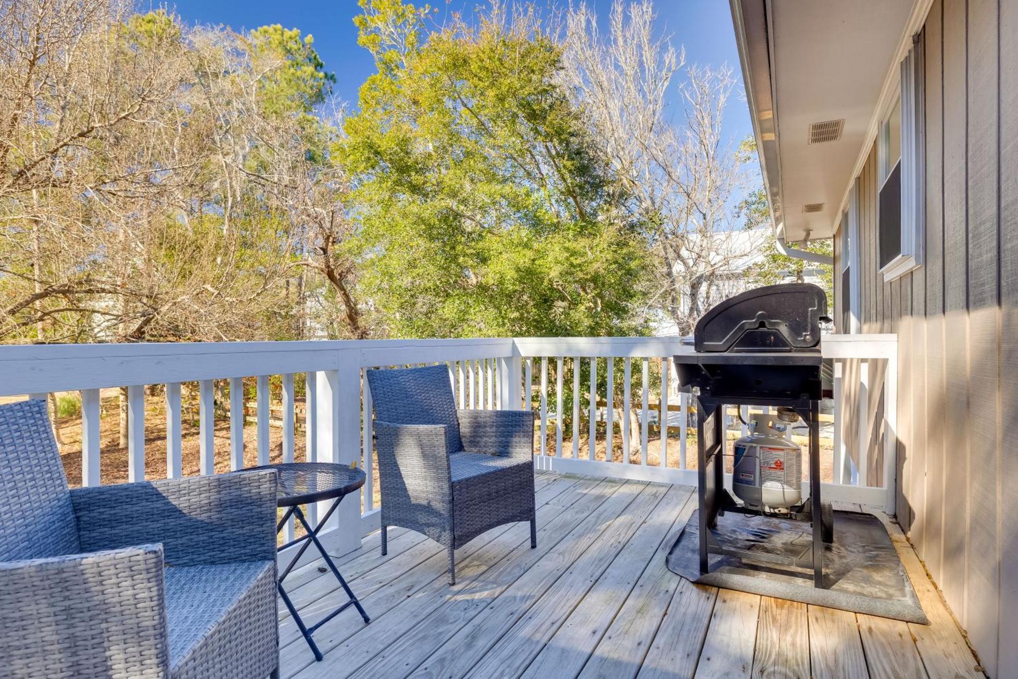 Lovely Emerald Isle Home, Walk To Beach! Εξωτερικό φωτογραφία
